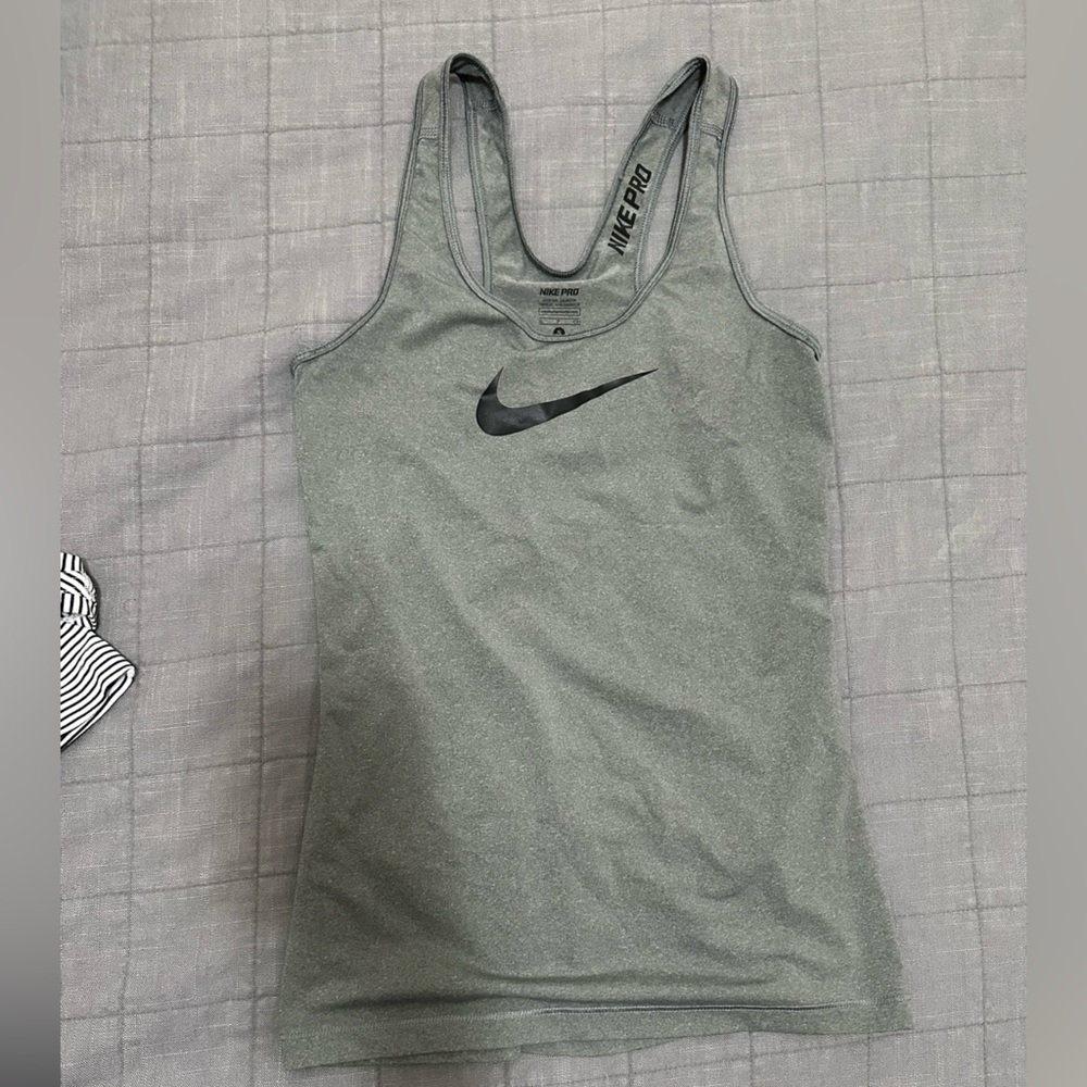 Nike fitted tank. Grey. Size S
